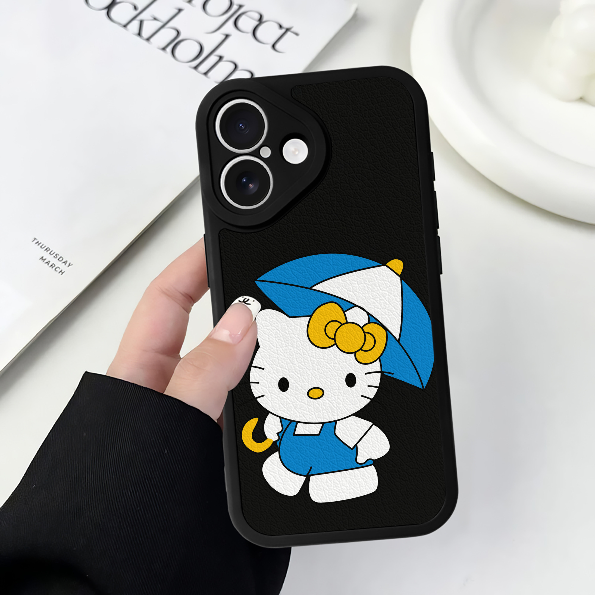 （画像用） Hello Kitty ハローキティ 【iPhone 16シリーズ対応】シリコンスマホケース（レザー調） 材質：シリコン